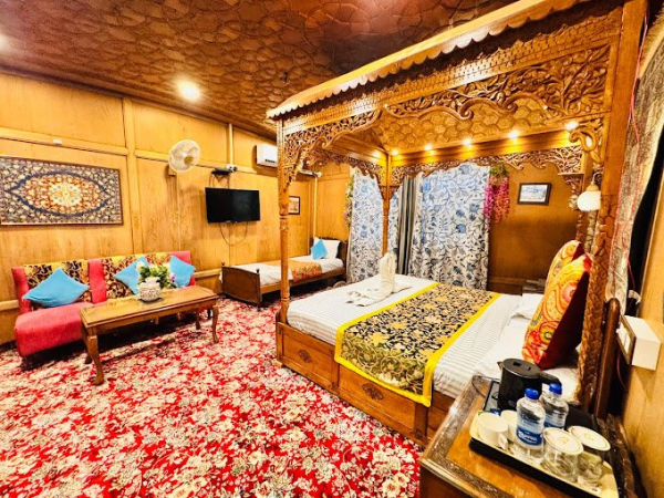 Crown of India Houseboat